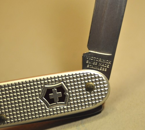Cuchillo Plegable "VICTORINOX" Solo Alox Raro 93 mm c.2012's Una Capa - Imagen 9 de 12