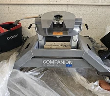 B&W Companion 5th Wheel Hitch - Heavy Duty - Excellent Condition