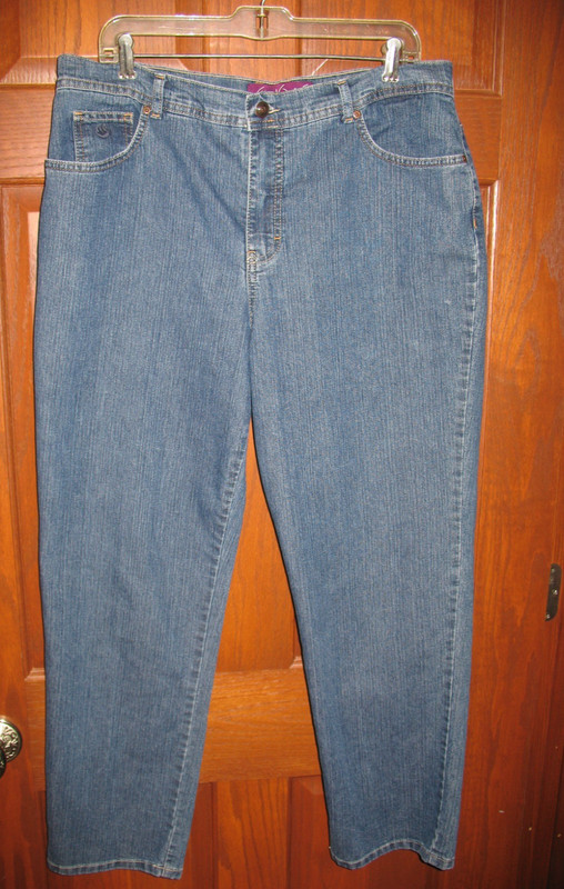 Gloria Vanderbilt Women's Jeans sz. 16 S, Straight Leg Denim  Blue Jeans,