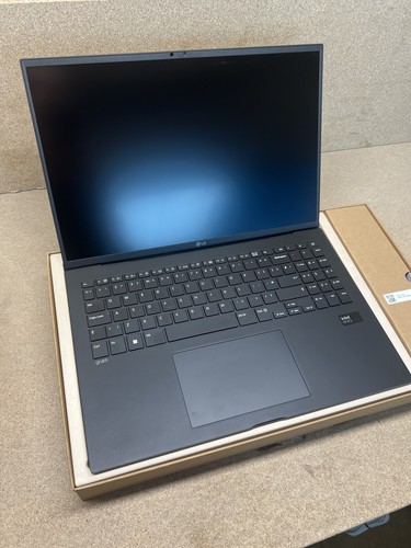 LG Gram Intel Core Ultra 7 16 GB RAM 1 TB SSD 16 pollici computer portatile 16Z90S-G.AA78A1 EXD - Foto 12 di 15