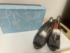 Life Stride Women  s Heels Silver Glitter Size 9.5 Peep Toe 3  Heel With Box