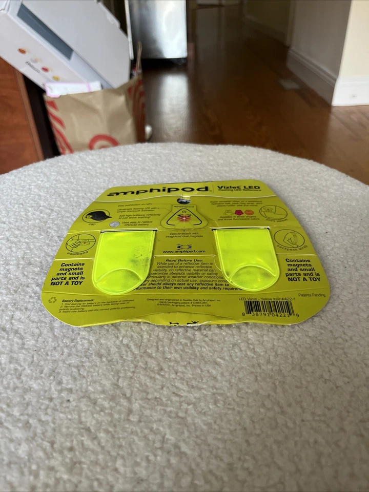 Amphipod Vizlet Wearable Triangle LED Flashing Reflectors 2 Pack, Red LED Strobe - Image 3 of 4