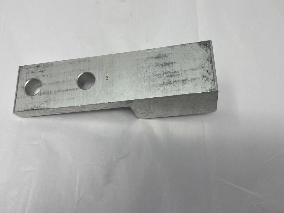 ILSCO Utilco USG2-1000 AL-CU 1000 MCM-350 Aluminum Spade Type Transformer Lug - Image 3 of 4