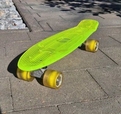 Pennyboard Skateboard von STAR Neongelb Transparent