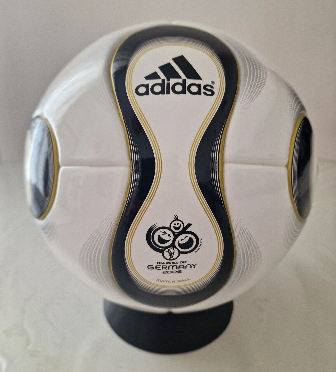 ADIDAS OFFICIAL MATCH BALL OF THE FIFA WORLD CUP 2006 TEAMGEIST RE