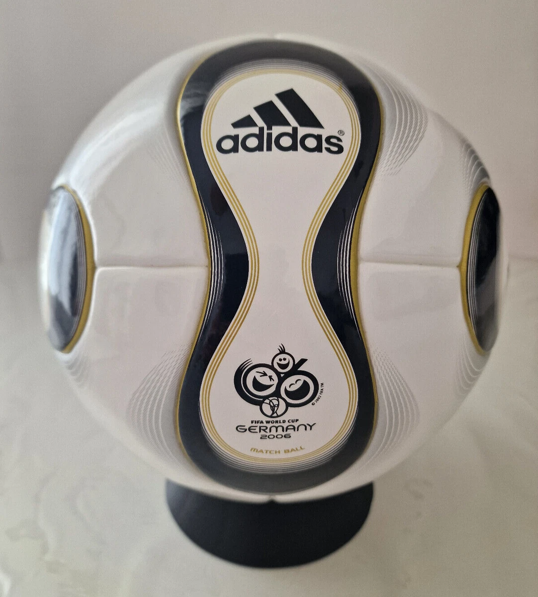 Preços baixos em Bola Adidas 2006 | eBay