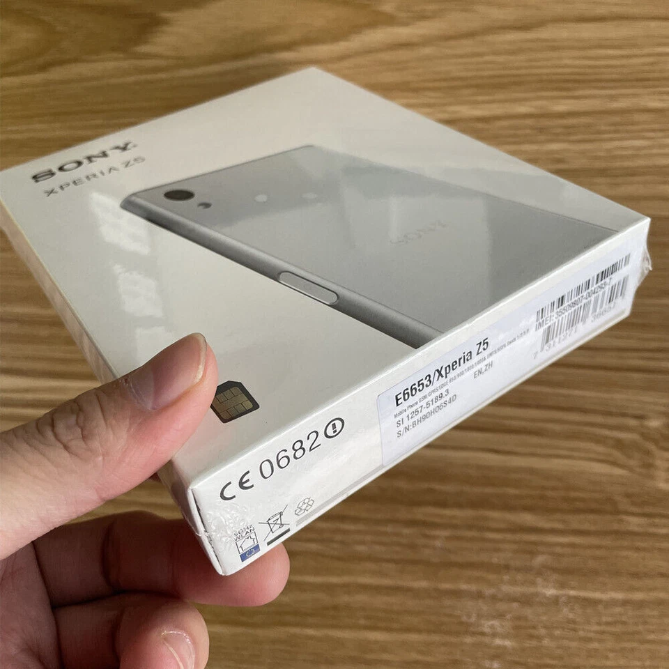 Sony Xperia Z5 E6653 E6683 Fingerprint 32GB 4G Unlocked Smartphone New Sealed - Image 2 of 4