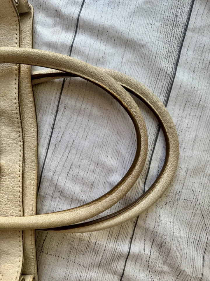 Сумка наплечная Michael Kors Hamilton ванильного цвета большая кожаная с замком и ключом - Изображение 4 из 4