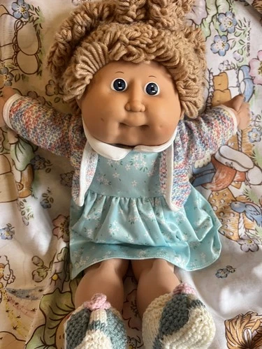 Vintage Cabbage Patch Kids Doll girl 12 popcorn sandy hair violet eye