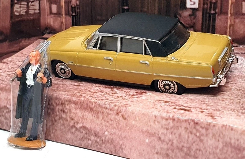 Corgi 1/43 Scale CC01901 - Rover 3500 V8 & Big Chris Figure - Lock Stock - Image 2 of 4