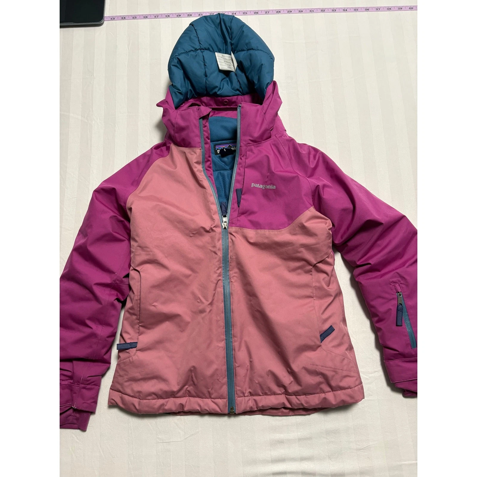 Patagonia Girls Hooded Insulated Ski Snow Jacket
Opens in a new window or tab