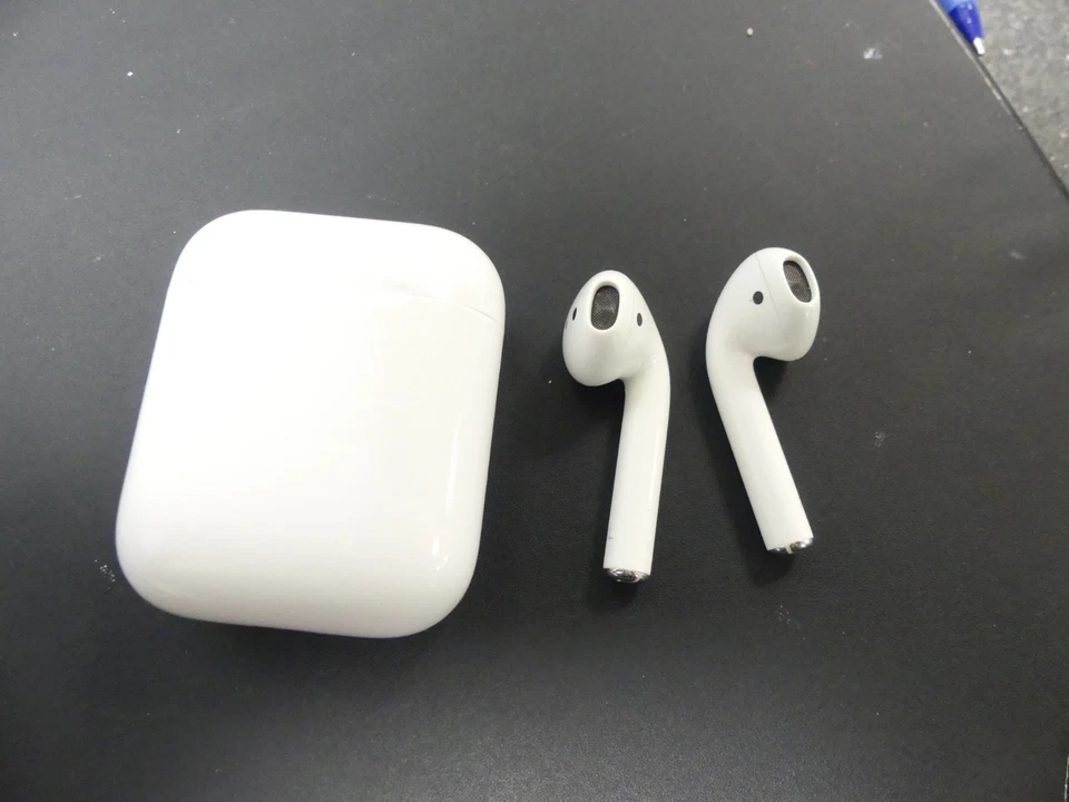 Apple AirPods (2nd generation), photo 1 sur 5