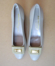 Salvatore Ferragamo Vara Pump Beige Bow Women Shoes Size 6B Italy