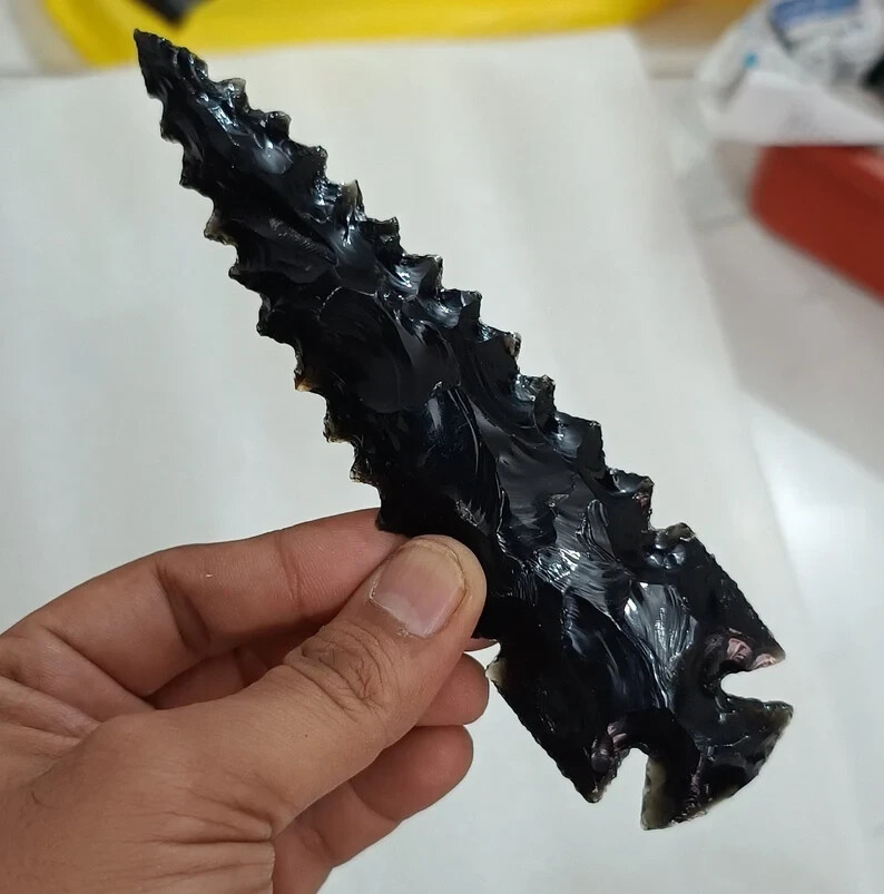 Hoja de punta de flecha de obsidiana negra de 6 pulgadas | Piedra preciosa punta de lanza de cristal tallada a mano