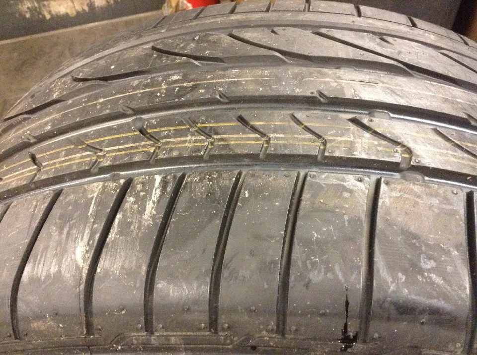 Bridgestone 285/40/19 Potenza RE050A 103y New performance NOS tire 285-40-19 - Image 2 of 4