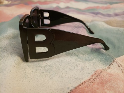 BLACK SUNGLASSES - Picture 3 of 5