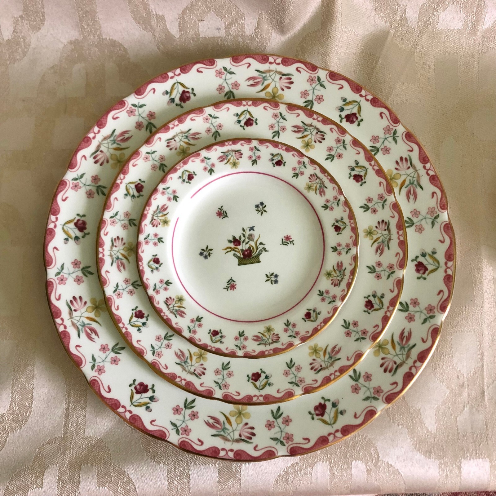 Wedgwood Bianca Williamsburg Script Mark 5 Piece Place Setting R4499