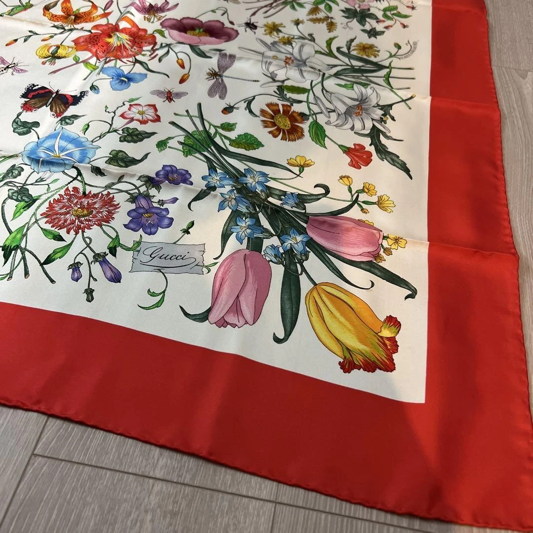 Foulard ancien en soie GUCCI