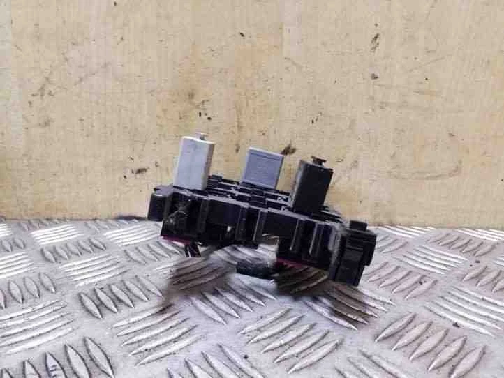 Cassetta fusibili VW CADDY II Variant 9K9B 1T1937503A 2.0 Diesel 47kw 26158420 - Immagine 2 di 4