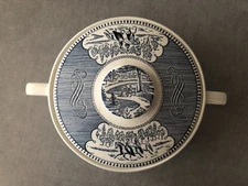 Vintage Royal Blue Currier and Ives 1.25 Qt Round Covered Handled Casserole dish