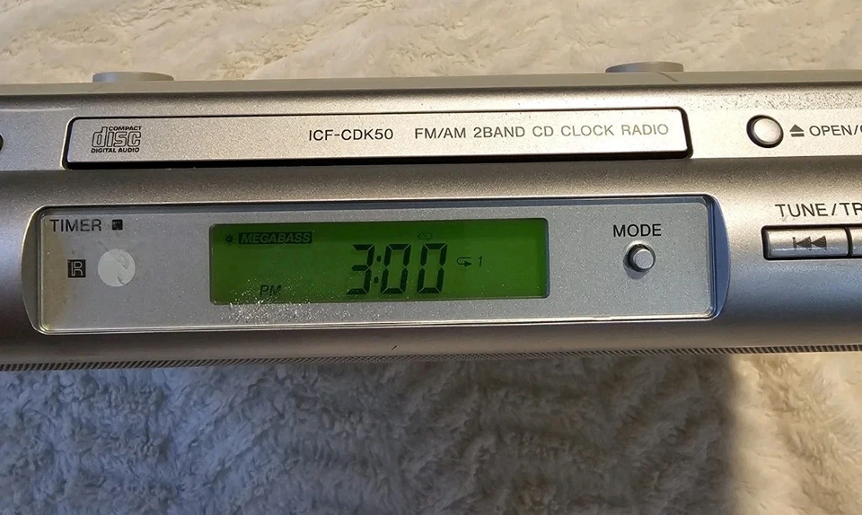 Sony ICF-CDK50 Under Cabinet CD Player Clock Radio  No Remote TESTED WORKS  - Image 3 of 4