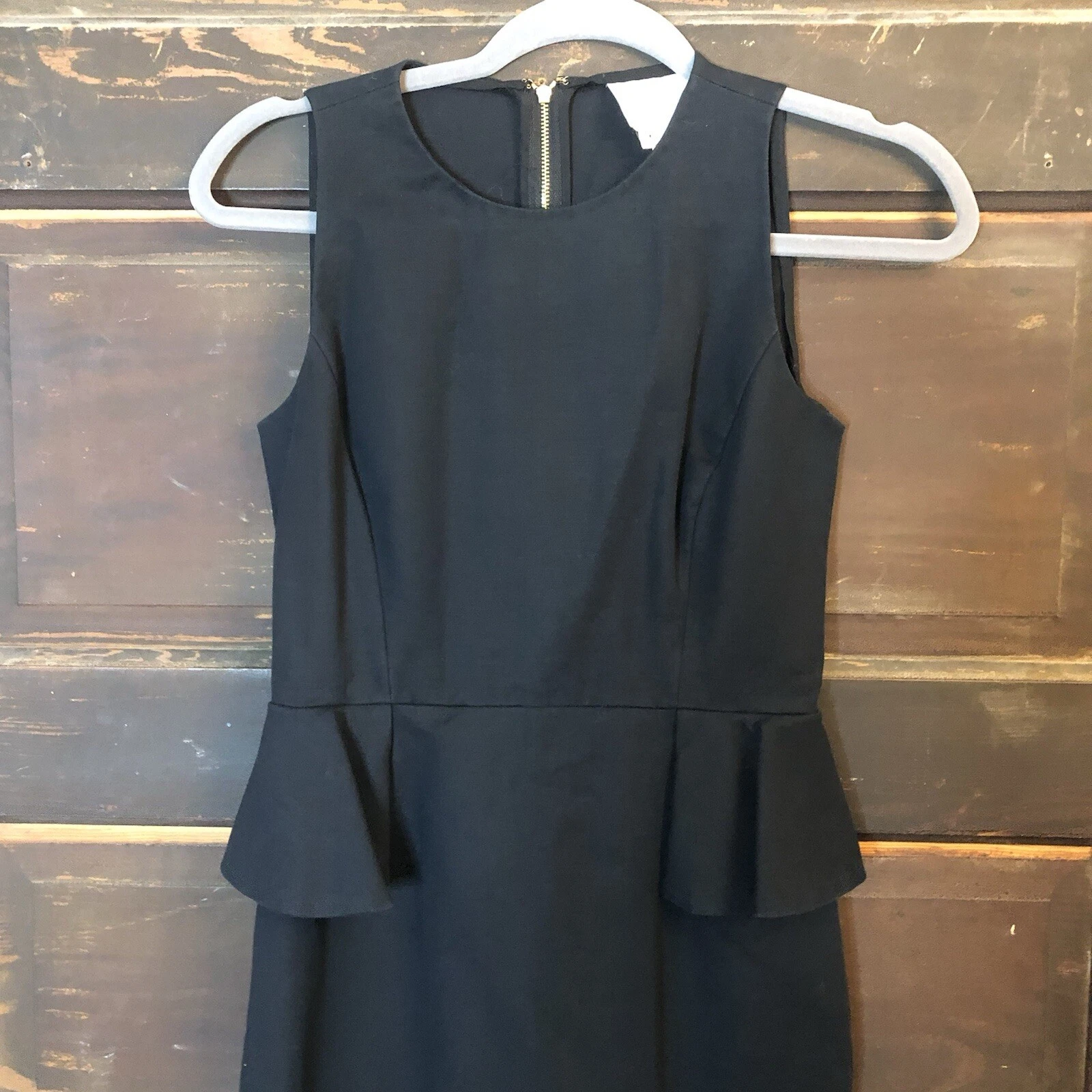 Abito nero a tubino Kate Spade taglia 0 senza maniche peplo lunghezza ginocchio cerniera oro