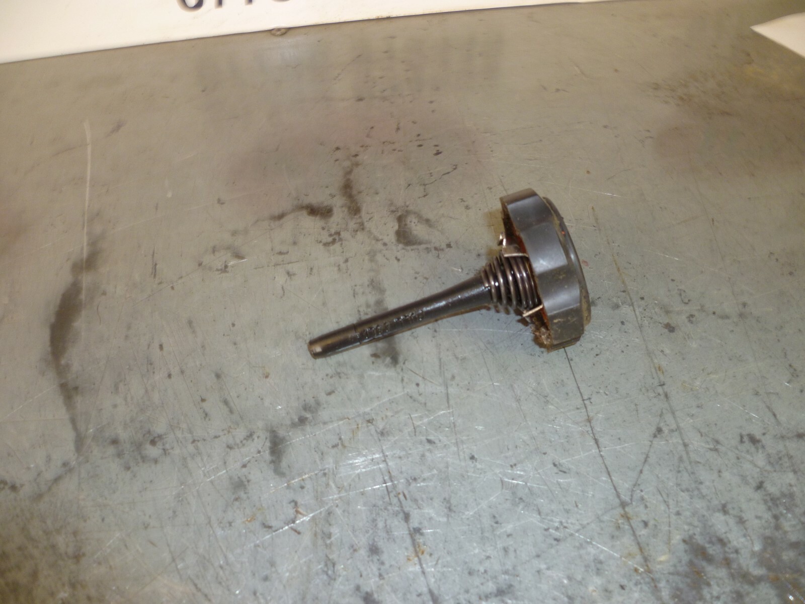 Hydraulic oil filler cap / dipstick X John Deere 2653A / 2643A mower