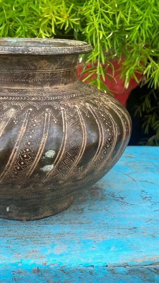 Vintage Indian Old Rare Handcrafted Floral Engraved Bronze Water Carrying Pot - Image 2 of 4