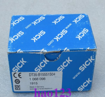 DT35-B15551S04 SICK  1068098 Laser ranging sensor New By DHL or FedEx