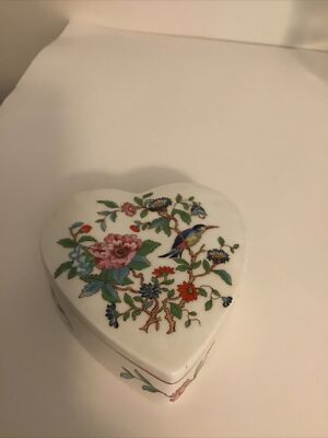 Aynsley Pembroke, England Bone China Reproduction 18th Century Heart Trinket Box