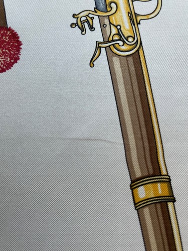 Bufanda de seda Celine Paris rara de colección “Les chapeaux et les armes de la Grande Armée” - Imagen 17 de 19