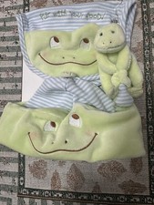 2006 Bunnies by the Bay Tadbit Frog Baby Beanie Cap Bib New with tags Box