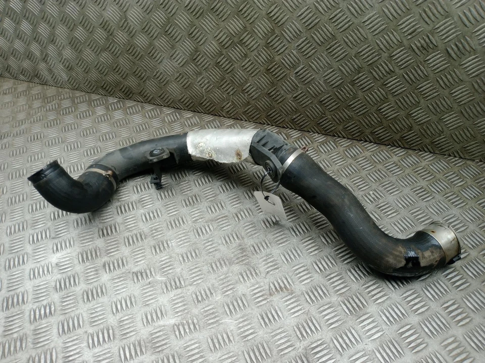 ТРУБОПРОВОДНЫЙ ШЛАНГ ИНТЕРКУЛЕРА FIAT 500X 1,4 БЕНЗИНОВЫЙ 51960500 MK1 2015–2024 - Изображение 2 из 4