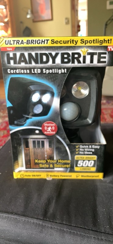 Handy Brite Ultra Bright Cordless LED Spotlight HBSL-PKG-01-0920-300 Novi-