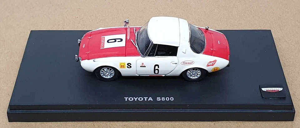 Kyosho escala 1/43 03092B - Toyota Sports 800 #6 1967 - blanco/rojo Foto 4 de 4