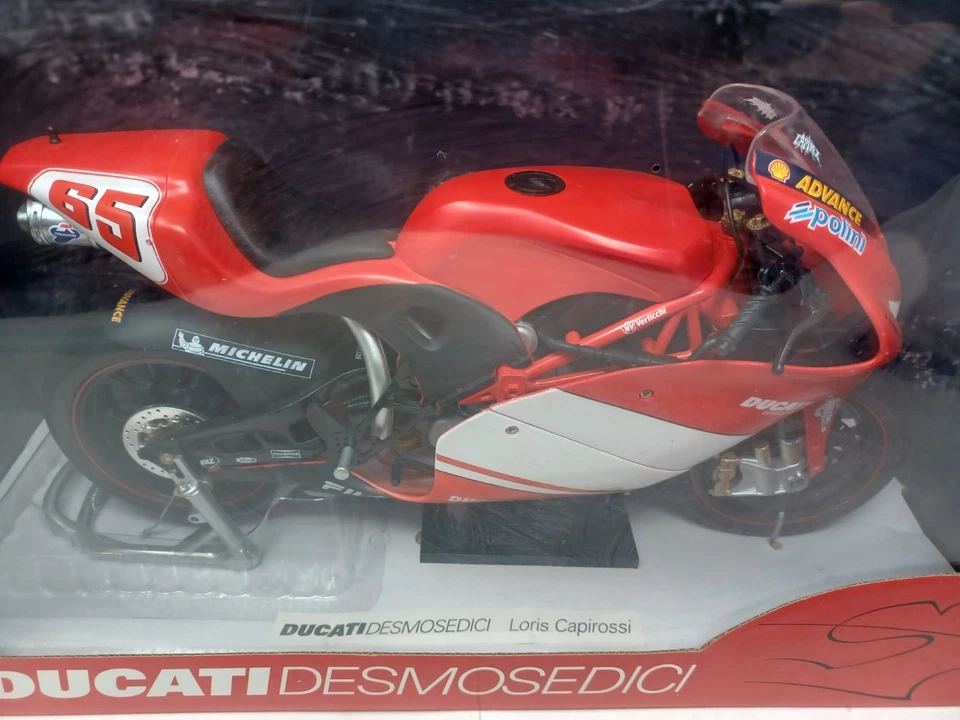 New Ray Ducati Desmosedici Loris Capirossi 1:6 diecast - Image 3 of 3