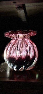 Schöne Chribska, große, Cranberry Posy Vase. Mid Century Modern.