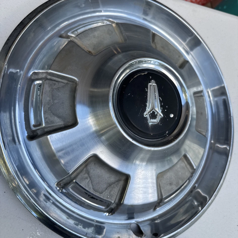 67 68 69 普利茅斯库达梭子鱼原装 14 英寸轮毂盖 — 第 4/4 张图片