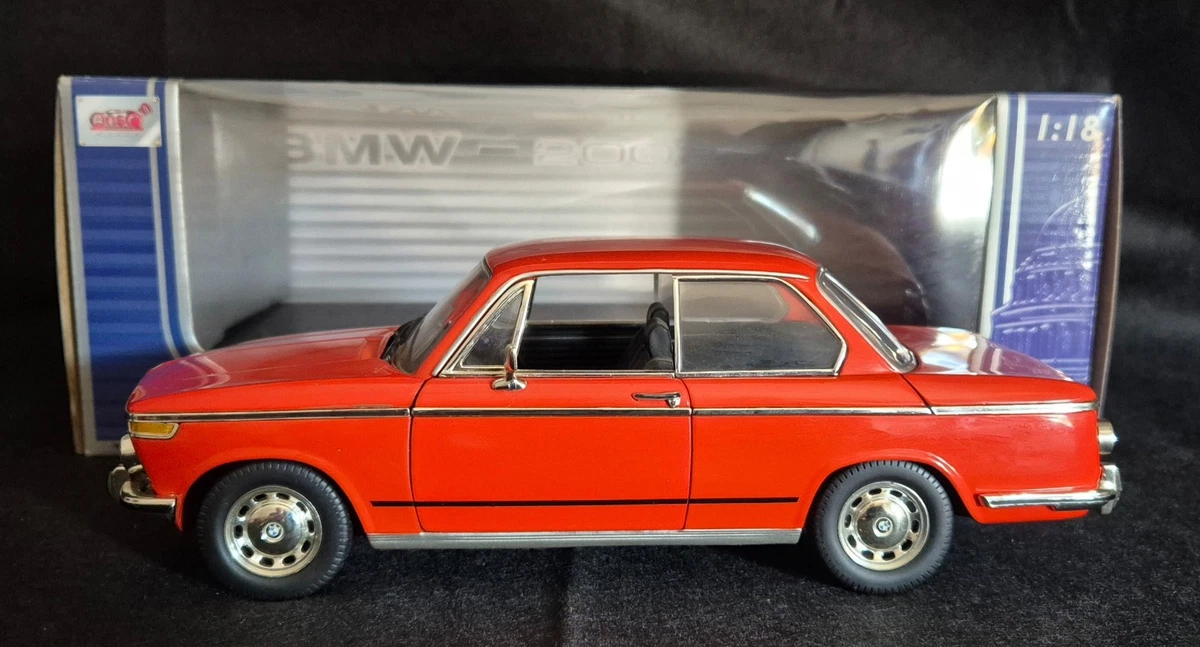 Modellauto BMW 2002 Cabrio 1968 rot KK-Scale 1:18 Metallmodell (Türen