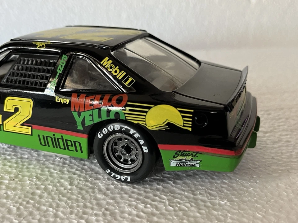 Pontiac Grand Prix NASCAR 1991 coche de carreras Revell #42 Kyle Petty Mello amarillo 1:24  Foto 3 de 4