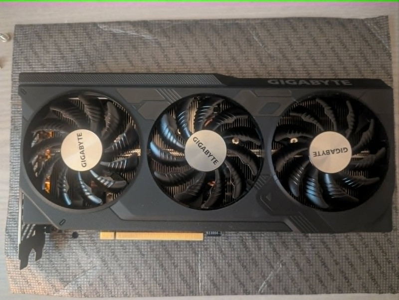 GIGABYTE GeForce RTX 4070 WINDFORCE OC 12GB GDDR6X Graphics Card