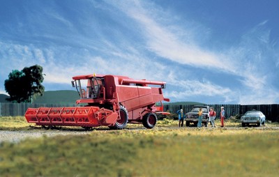 Walthers 11003 Bausatz Farm Combine w/Grain & Corn Heads