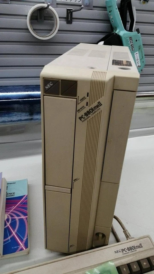 Computadora personal con teclado y grabadora de cinta para piezas NEC PC-8801MK2 Foto 3 de 4