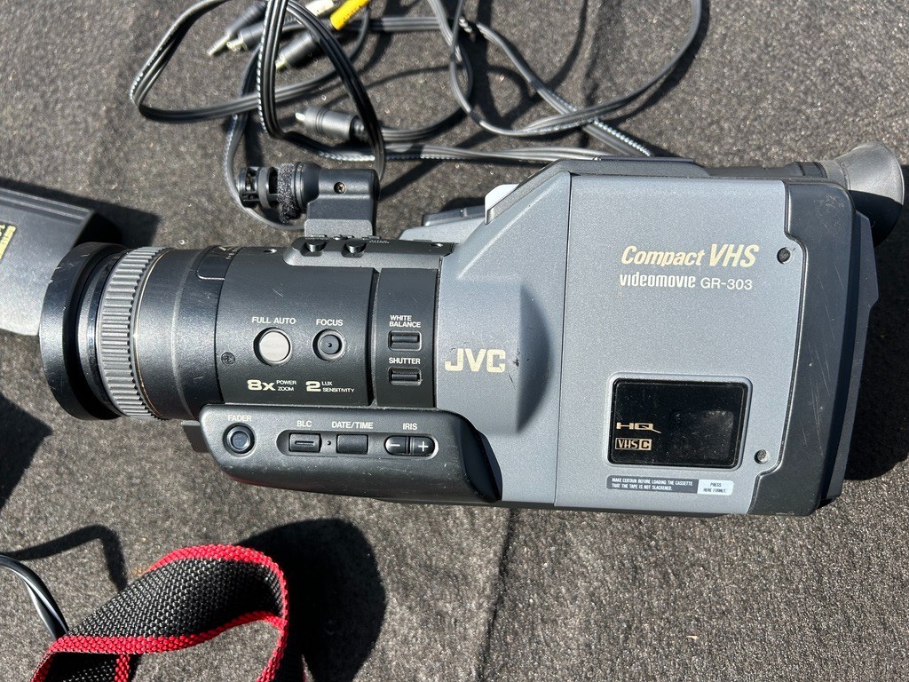 Vintage JVC VideoMovie GR-303 HQ VHS-C Camcorder + Original Case