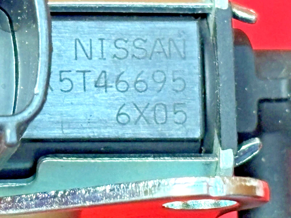 Vapor Canister Purge Solenoid Nissan K5T46695 for Nissan Cube Sentra Versa - Imagem 2 de 4