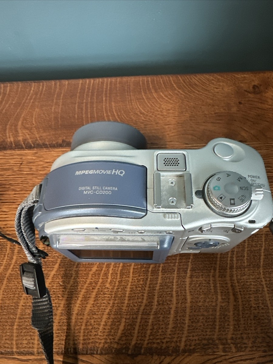 Sony Mavica MVC-CD200 2.1MP Digital Camera - Silver untested