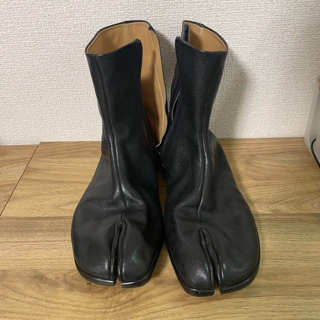 Tabi top boots used
