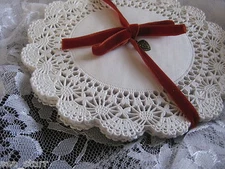 50 pcs VTG 6" OFF WHITE IVORY CAMBRIDGE FANCY SCROLL WEDDING LACE DOILIES CRAFTS