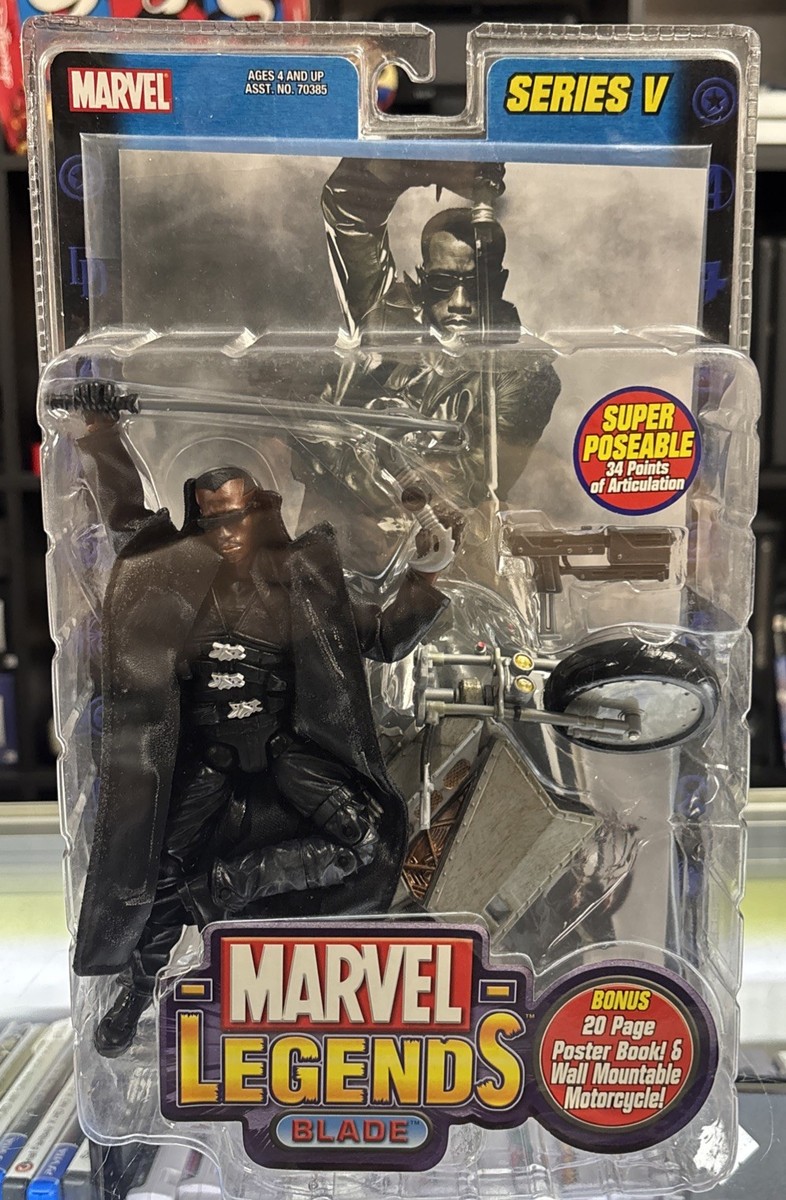 Marvel Legends Series V Blade ToyBiz Figure W/ Poster Book