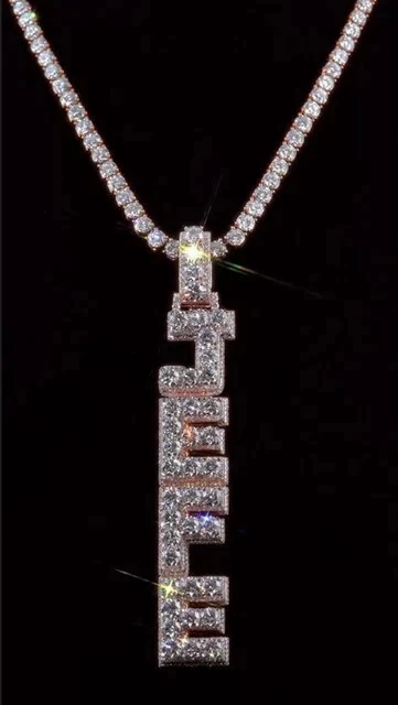 Colgante con letra personalizada de moissanita real de corte redondo de 3 quilates enchapado en oro rosa de 14 quilates plateado Foto 3 de 4